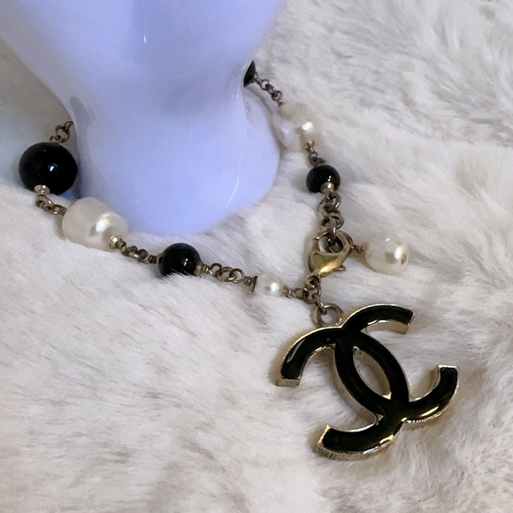 Chanel Enamel Pearl Beaded CC Bracelet - Picture 6 of 9